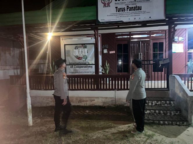 
					Polsek Kahulut Siaga Malam, Pastikan Area Perbankan Tumbang Miri Aman dari Aksi Kriminal