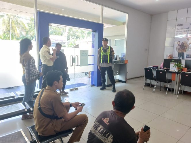 
					Jamin Keamanan Obyek Vital, Polsek Kapuas Barat Intensifkan Patroli Dialogis