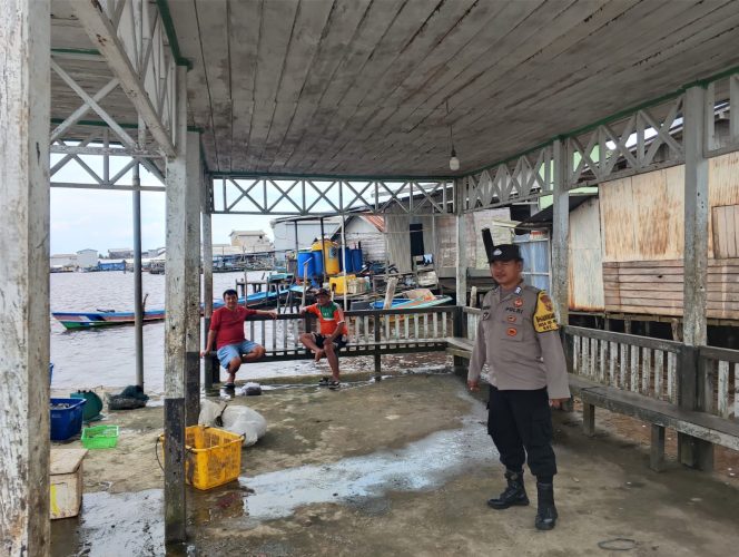 
					Pererat Silaturahmi, Polsek Jelai Ajak Warga Jaga Keamanan Lewat Patroli Dialogis