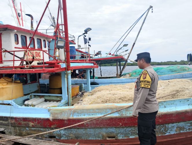 
					Tingkatkan Pelayanan Publik, Polsek Jelai Gelar Patroli Dialogis di Pusat Keramaian