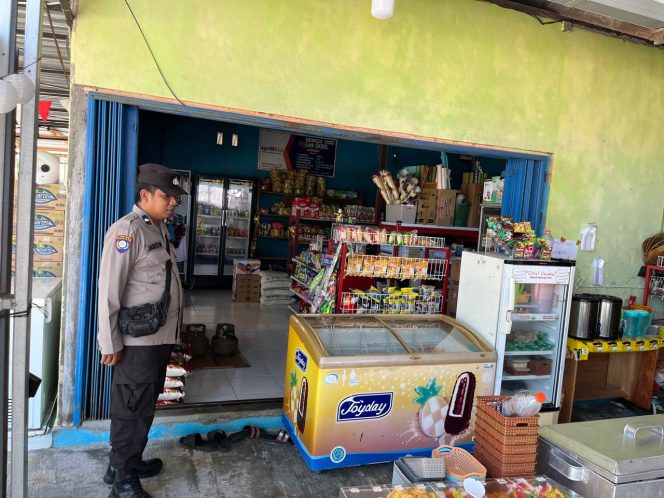 
					Sampaikan Pesan Kamtibmas, Polsek Pantai Lunci Intensifkan Patroli Dialogis