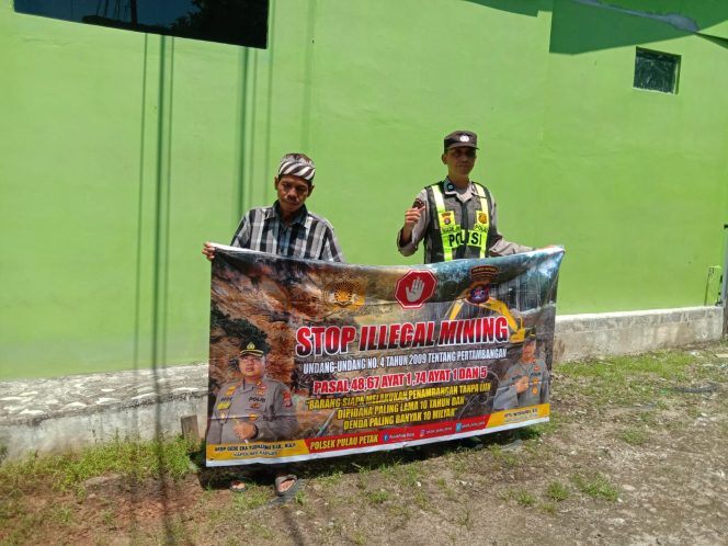 
					PERSONEL POLSEK PULAU PETAK LAKSANAKAN SOSIALISASI ILEGAL MINING KE MASYARAKAT GUNA PENCEGAHAN TAMBANG LIAR DI WILAYAH KECAMATAN PULAU PETAK