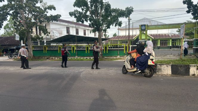 
					Pengaturan Pagi Rutin, Sat Samapta Polres Sukamara Jaga Ketertiban Lalu Lintas