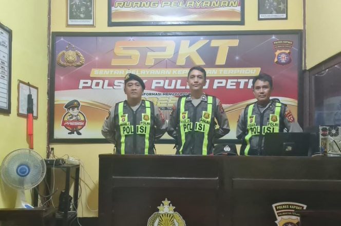 
					POLSEK PULAU PETAK LAKSANAKAN KEGIATAN SIAGA MAKO PADA MALAM HARI GUNA CIPTAKAN SITUASI AMAN