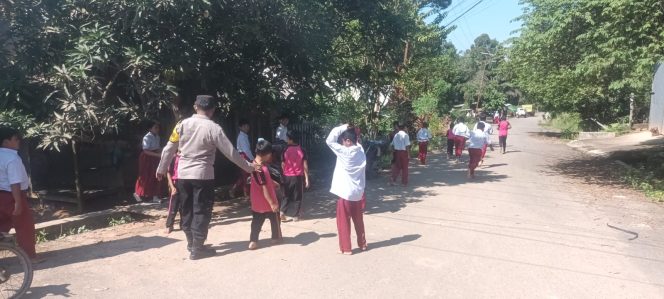 
					Polsek Balai Riam Laksanakan KRYD Pagi Demi Keamanan Wilayah