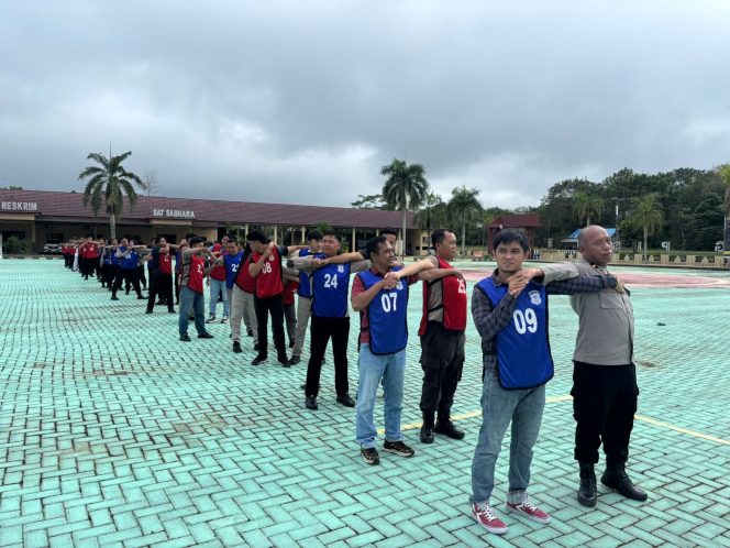 
					Tingkatkan Kemampuan Fisik, Personel Polres Pulang Pisau Ikuti Ujian Beladiri Polri