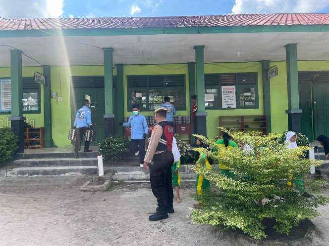 
					Sat Samapta Polres Sukamara Berikan Rasa Aman pada Pendistribusian MBG di Sekolah