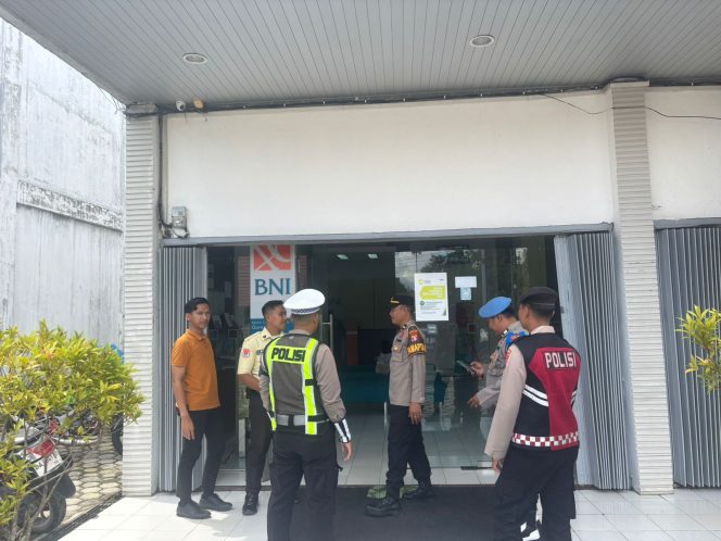 
					Jaga Stabilitas Ekonomi, Piket Pamapta Polres Gunung Mas Intensifkan Patroli Dialogis di Perbankan Dan Pasar Kuala Kurun