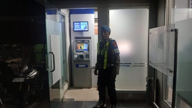 
					Antisipasi Kejahatan Malam Hari, Polsek Kapuas Barat Intensifkan Patroli Rawan Malam