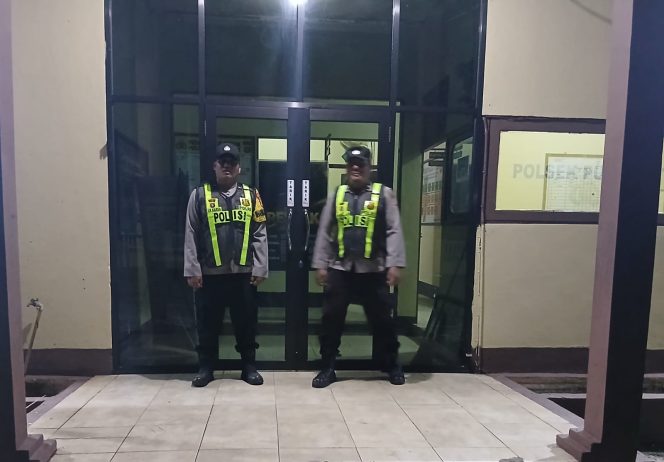 
					POLSEK PULAU PETAK LAKSANAKAN KEGIATAN SIAGA MAKO PADA MALAM HARI GUNA CIPTAKAN SITUASI AMAN