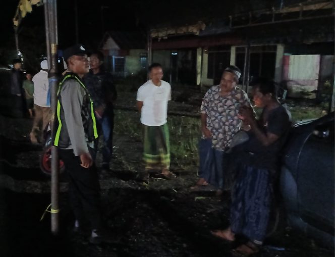 
					ANGGOTA POLSEK PULAU PETAK LAKSANAKAN PATROLI MALAM, GUNA MEWUJUDKAN KAMTIBMAS KONDUSIF DI WILAYAH KECAMATAN PULAU PETAK