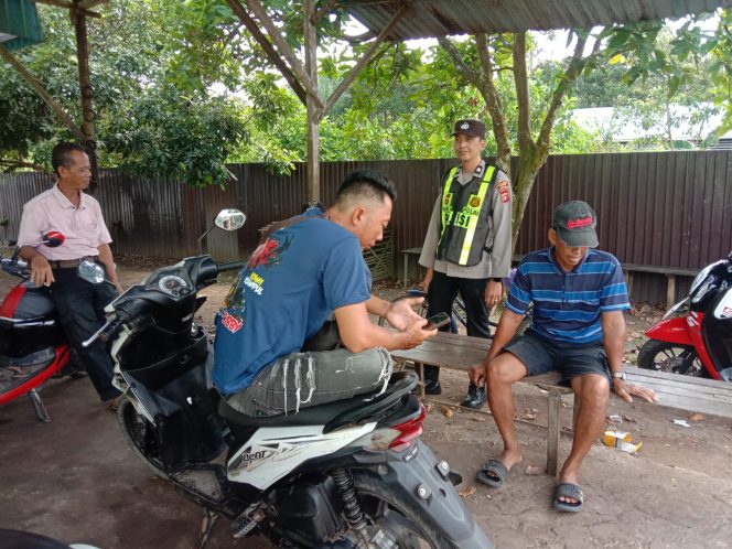 
					PERSONIL POLSEK PULAU PETAK LAKSANAKAN PATROLI DIALOGIS KE DESA-DESA WILAYAH KECAMATAN PULAU PETAK