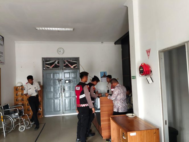 
					Sat Samapta Polres Sukamara Pantau Keamanan Perkantoran guna Cegah Gangguan Kamtibmas