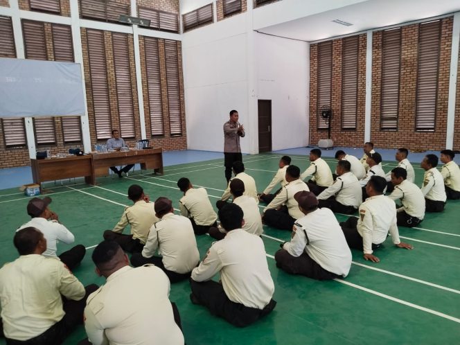 
					Polsek Balai Riam Dorong Peningkatan Kualitas SDM Satpam PT HHK Sesuai Standar Kepolisian