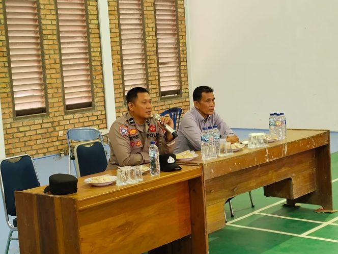 
					Jalin Kemitraan, Polsek Balai Riam Berikan Arahan Kamtibmas kepada Satpam PT HHK Bila Sungai Estate