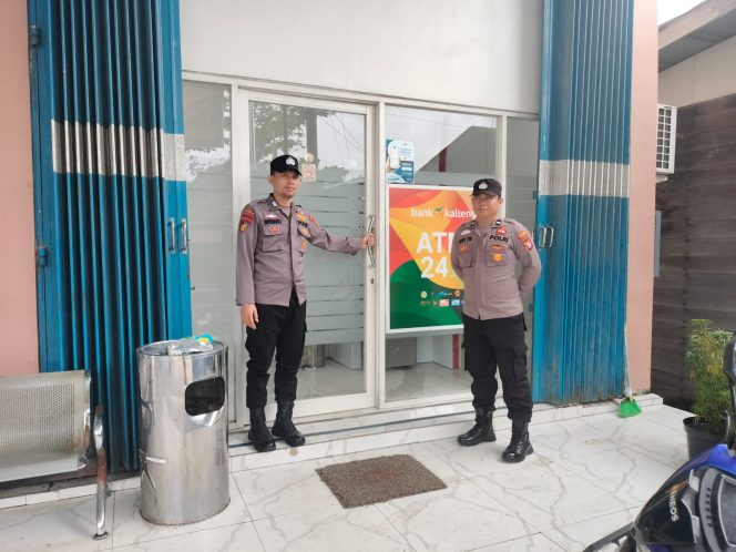 
					Patroli objek vital ke bank BPD Rutin dilakukan Personil Polsek Kapuas tengah.