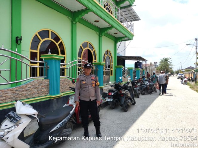 
					Piket Polsek Kapuas Tengah laksanakan PAM shalat Jum’at di masjid Al Furqon Pujon.