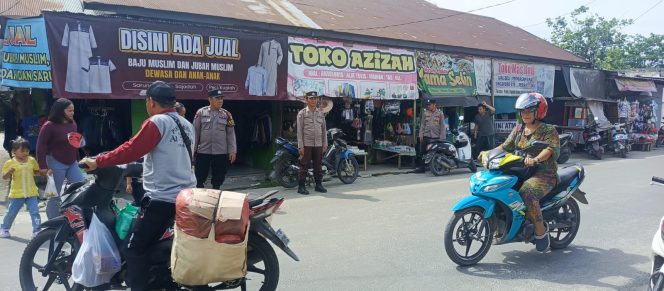 
					Personil polsek lakukan Patroli ke pasar harian Pujon desa Pujon.