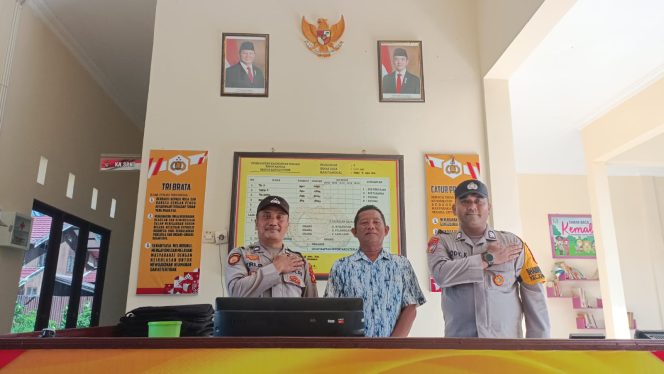 
					POLSEK KAPUAS TIMUR RUTIN LAKSANAKAN SIAGA PENJAGAAN MAKO, CEGAH ANCAMAN MAUPUN GANGGUAN KAMTIBMAS
