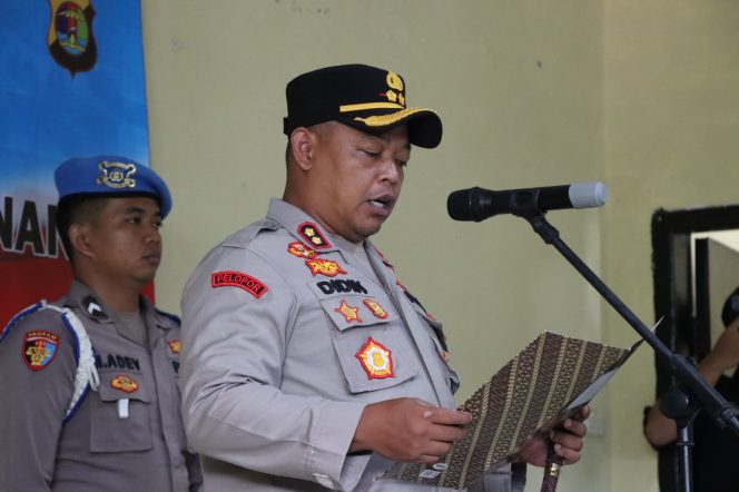 
					Kapolres Pimpin Upacara Sertijab Kasat Reskrim di Aula Adhi Pradana Polres Way Kanan