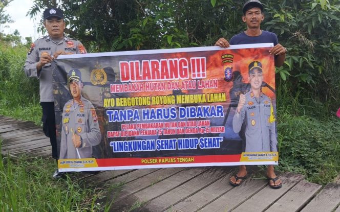 
					Personil Polsek kapuas tengah Rutin lakukan imbauan larangan  karhutla kepada masyarakat.