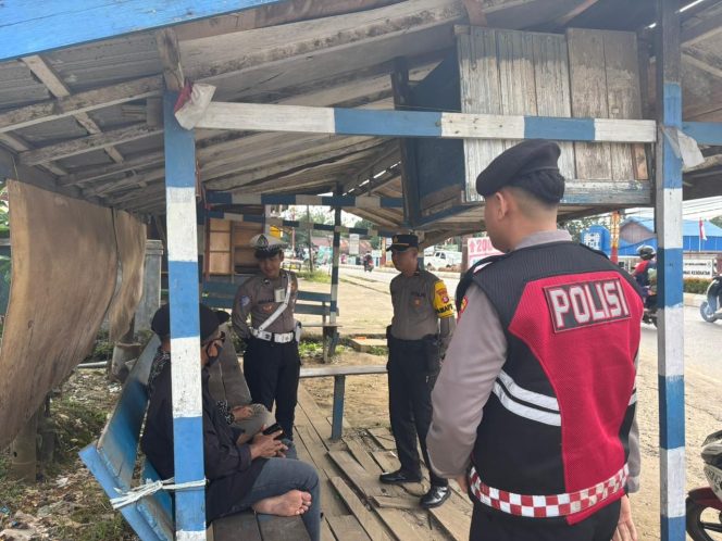 
					Patroli Dialogis Pamapta Polres Murung Raya di Pangkalan Ojek Imbau Bersama Jaga Kamtibmas