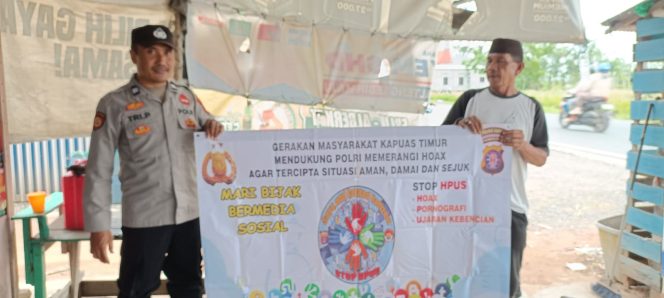 
					Putus Penyebaran Berita Hoax, Polsek Kapuas Timur Sampaikan Stop Hoax Kepada Warga Masyarakat dan Bijak dalam Menerima dan Menyampaikan Informasi