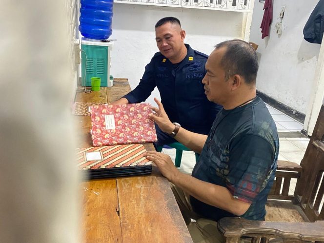 
					Pastikan Situasi Kondusif, Karutan Manna Lakukan Kontrol Malam Ke Pos Jaga dan Blok Hunian