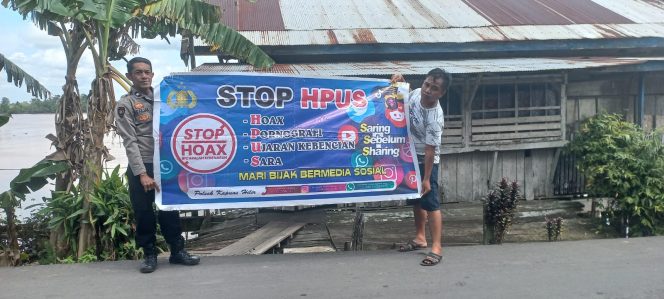 
					Cegah Hoaks Di Masyarakat Polsek Kapuas Hilir Rutin Sampaikan Himbauan Anti Hpus