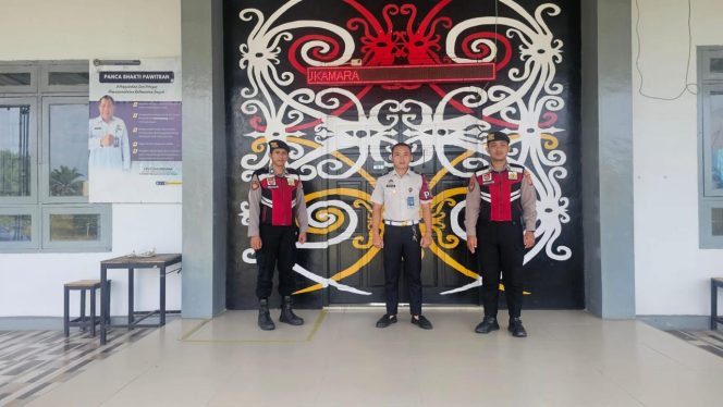 
					Sinergi Keamanan Lintas Instansi, Sat Samapta Polres Sukamara Patroli Pagi di Perimeter Lapas Kelas III