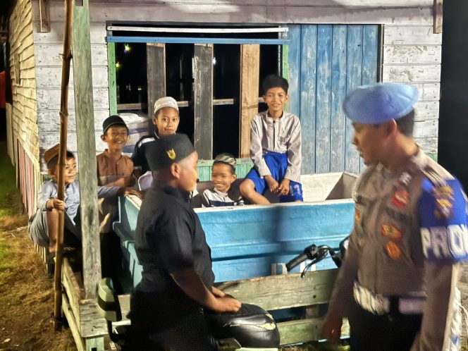 
					Dekatkan Diri dengan Masyarakat, Polsek Pantai Lunci Gelar Sambang Dialogis Malam Hari