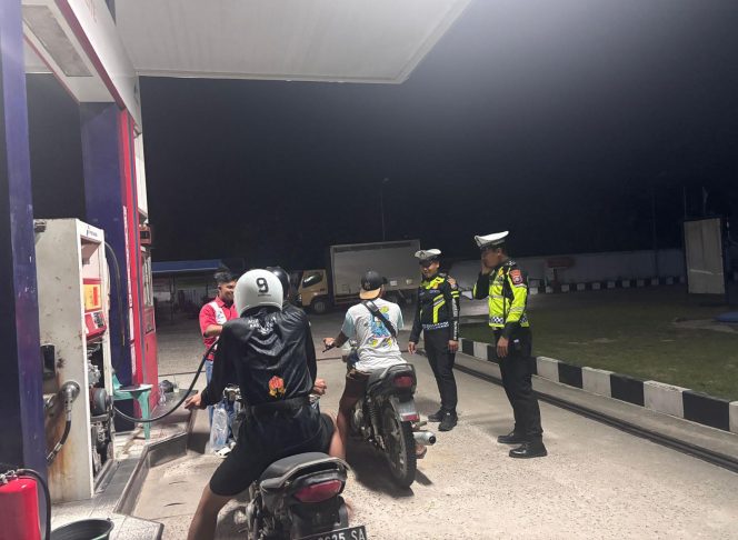 
					Jamin Kamseltibcarlantas, Sat Lantas Polres Sukamara Patroli dan Monitoring SPBU di Malam Hari