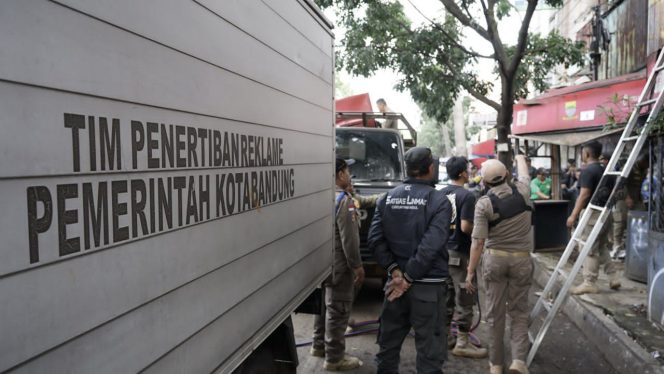 
					Penertiban Tahap Ketiga PKL Cicadas, Satpol PP Bongkar 11 Lapak Kosong