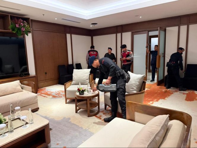 
					Personel Gegana Pastikan Lokasi KTT SAMMOYS 2026 Aman, Sterilisasi Tuntas Tanpa Kendala