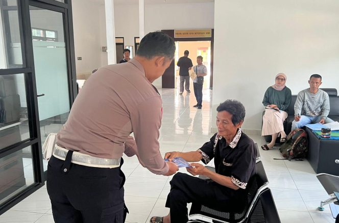 
					“Polantas Menyapa”, Satlantas Polres Mura Pastikan Penerbitan SIM Terpecaya dan Bebas Pungli