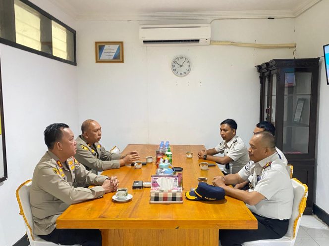 
					PERKUAT SINERGI, KEPALA RUTAN MANNA KOORDINASI DAN SILATURAHMI KE POLRES BENGKULU SELATAN