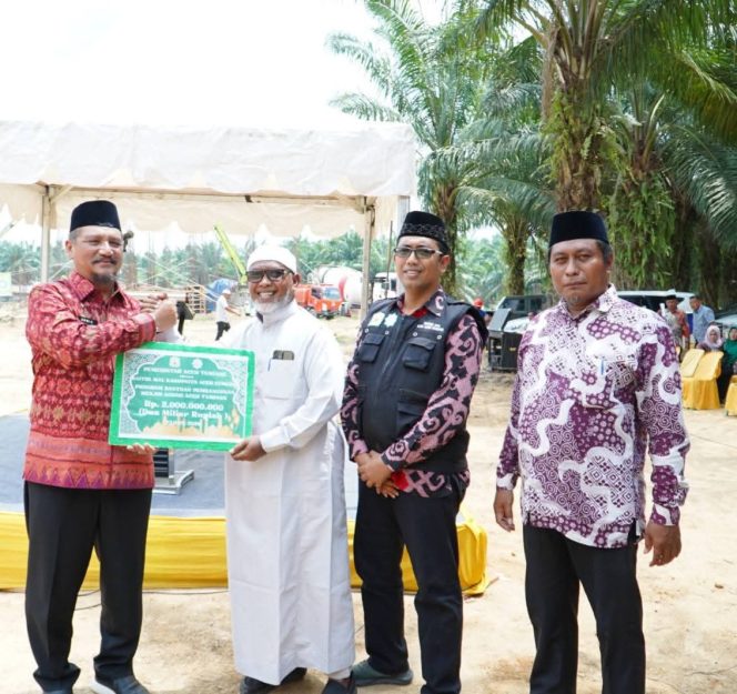 
					Bupati Aceh Tamiang resmi Ground Breaking pembangunan Mesjid Agung