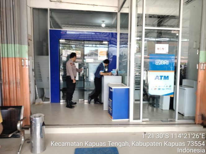 
					Personil Polsek kapuas tengah laksanakan Patroli Rutin ke bank BRI unit Pujon.