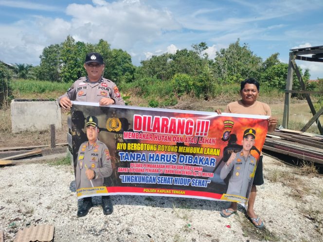 
					Piket Polsek kapuas tengah Rutin lakukan imbauan larangan  karhutla kepada masyarakat.