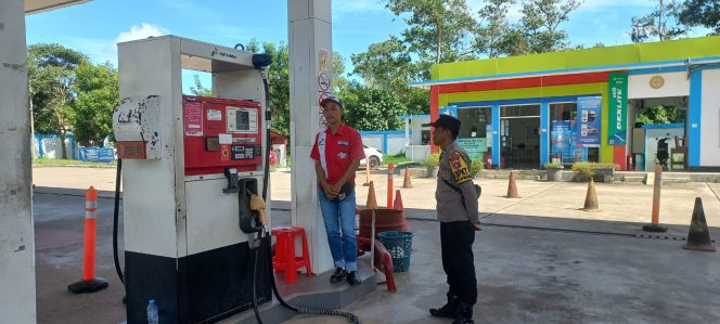 
					Patroli Siang Personil Polsek Kapuas Hilir Sampaikan Pesan Kamtibmas Kepada Warga 
