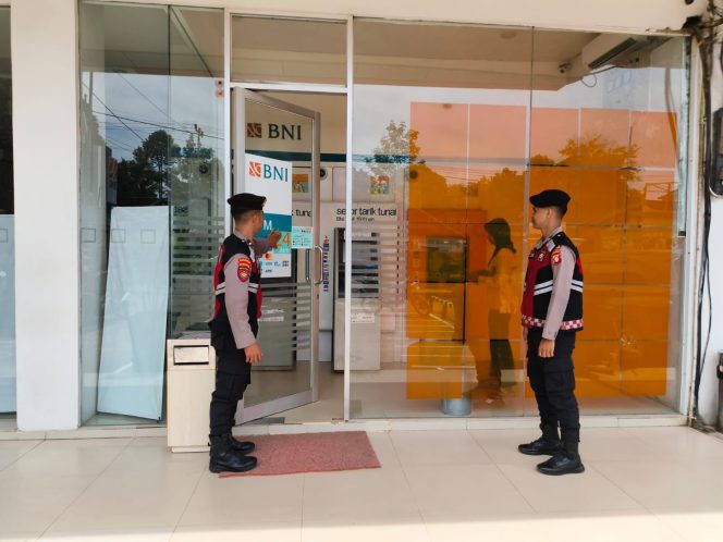 
					Satsamapta Murung Raya Patroli Di Bank BNI Antisipasi Gangguan Kamtibmas
