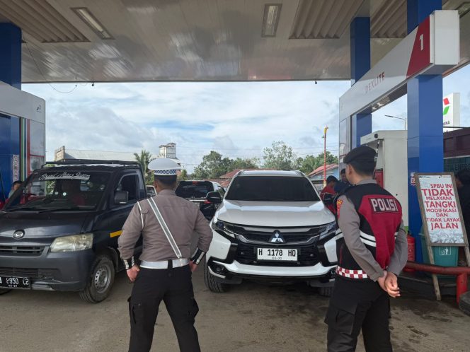 
					Pantau Pengisian BBM di SPBU Puruk Cahu, Polres Murung Raya Pastikan Antrian Berjalan Aman dan Lancar