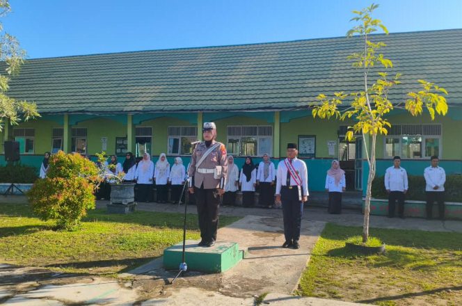 
					Satuan Lalu Lintas Sampaikan Keselamatan Berkendara Ke Pelajar MTsN 1 Murung Raya