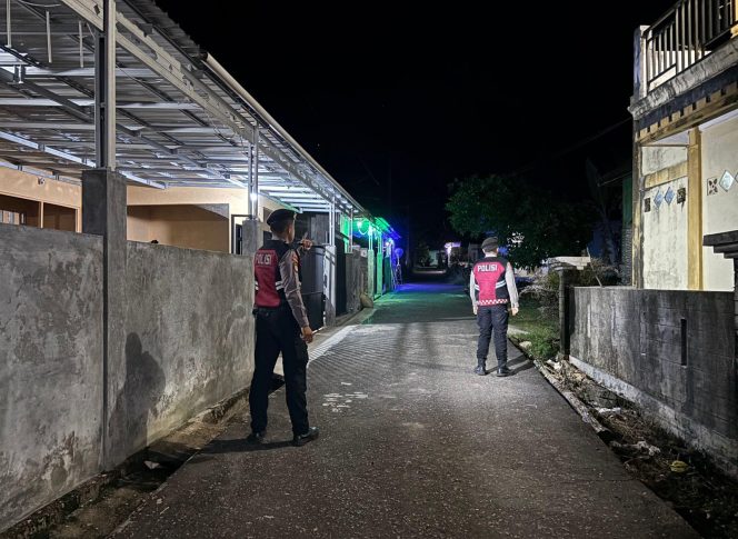 
					Satsamapta Polres Barito Timur Patroli Dini Hari di Pemukiman Warga Gang Obama Tamiang Layang