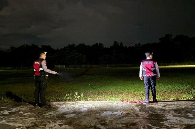 
					Satsamapta Polres Barito Timur Patroli Dini Hari di Taman Lapangan Sepak Bola Tamiang Layang*