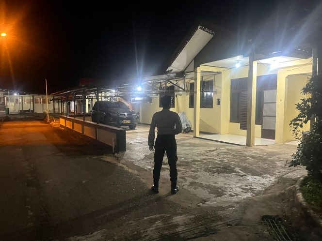 
					Satsamapta Polres Barito Timur Periksa Rumah Jabatan Kapolres Saat Patroli MAKO