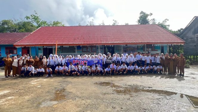 
					Police Goes To School, Satuan Lalu Lintas Sampaikan Keselamatan Berkendara Ke Pelajar SMPN 2 Satu Atap