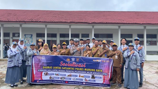 
					Police Goes To School, Satuan Lalu Lintas Sampaikan Keselamatan Berkendara Ke Pelajar SMPN 2 Satu Atap