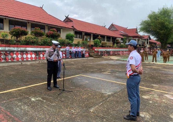 
					Police Goes To School, Satuan Lalu Lintas Sampaikan Keselamatan Berkendara Ke Pelajar SMKN 1 Tanah Siang