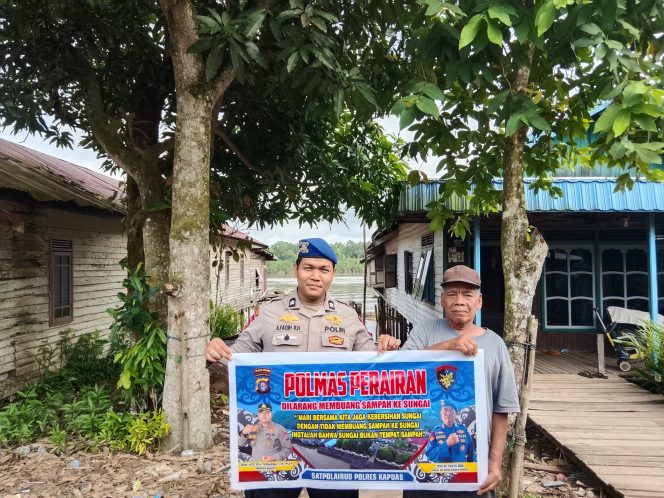 
					Tingkatkan Kesadaran Kebersihan Lingkungan, Satpolairud Imbau Masyarakat Pesisir Untuk Tidak Membuang Sampah Ke Sungai